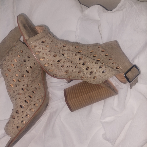 Penny loves Kenny Heels - Picture 3 of 4